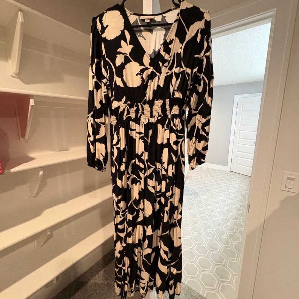 Knox Rose Black and Cream Floral Long Sleeve Dress